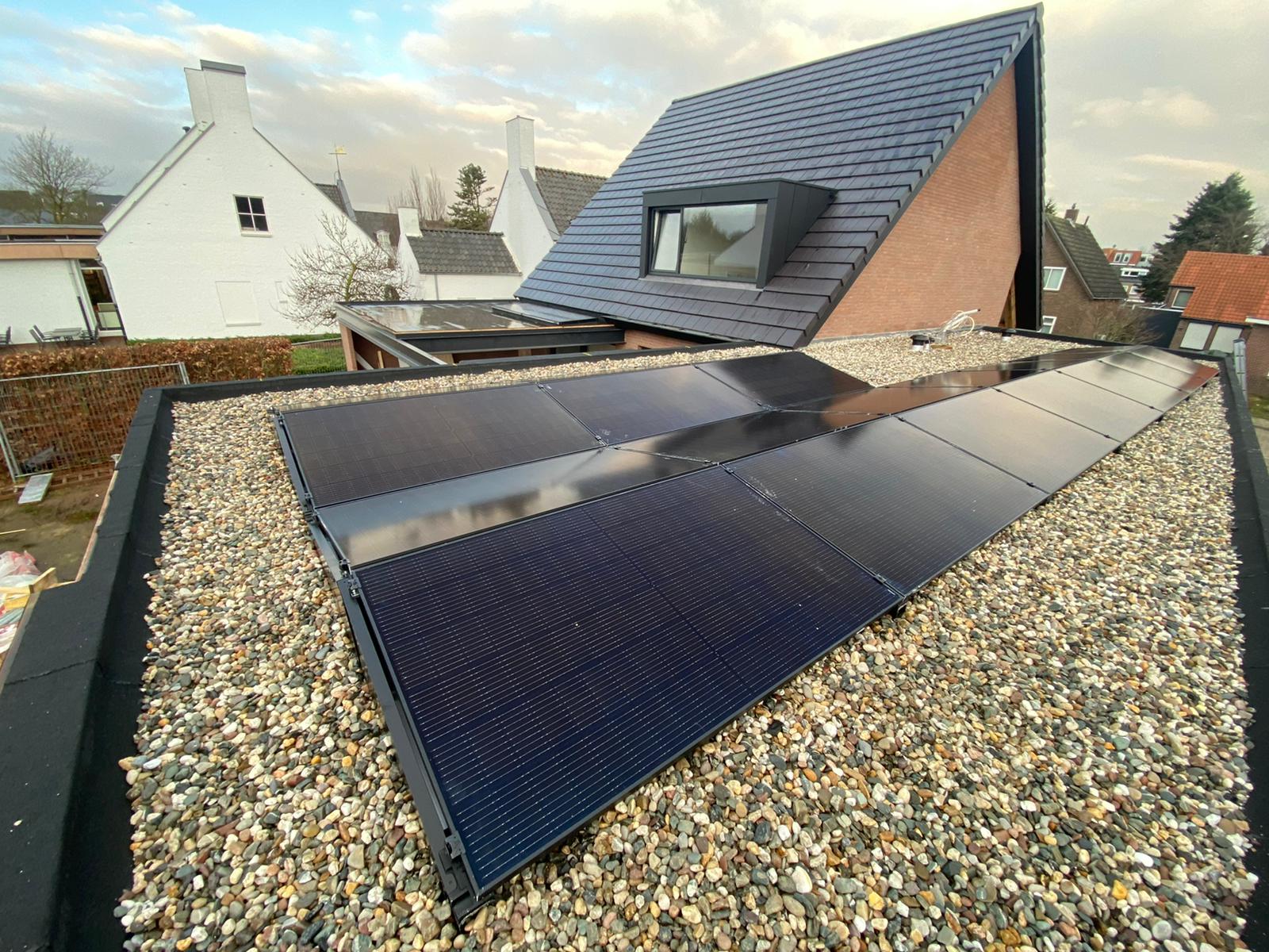 eenzaam Peregrination druk Plat daksysteem Flatfix Fusion - HD Solar - De specialist in het leveren,  monteren en installeren van zonnepanelen en indaksystemen